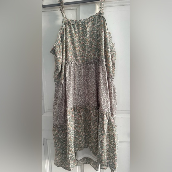 DAVI & DANI Dresses & Skirts - DAVI & DANI Sage Floral Dress new tags as 3XL